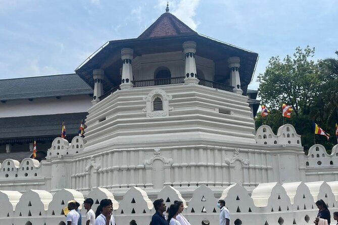 Kandy Heritage City Tour by tuktuk - The Early Views: Kandy View Point and Kandy Lake