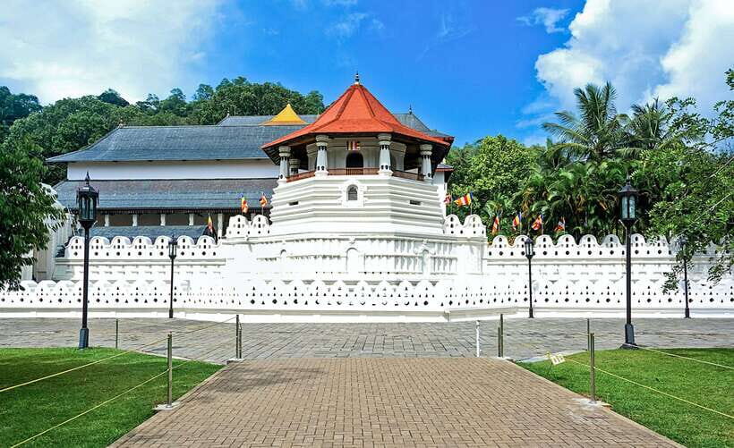 Kandy Private City Tour With Local Guide - Why Kandy by Tuk-Tuk Makes Sense