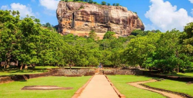 Kandy to Sigiriya Private Tour by Tuk Tuk with All Fees - Sigiriya Rock Fortress vs Pidurangala: picking your climb