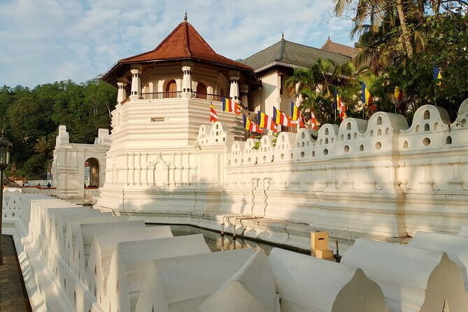 Tour to Dambulla Cave, Sigiriya and Pidurangala Rock from Kandy - Price and Value: When $90 Per Group Really Works