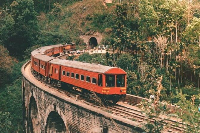 Train tickets from Kandy to Nuwara Eliya or Hatton Station - On-board reality check: doors, queues, and choosing second class
